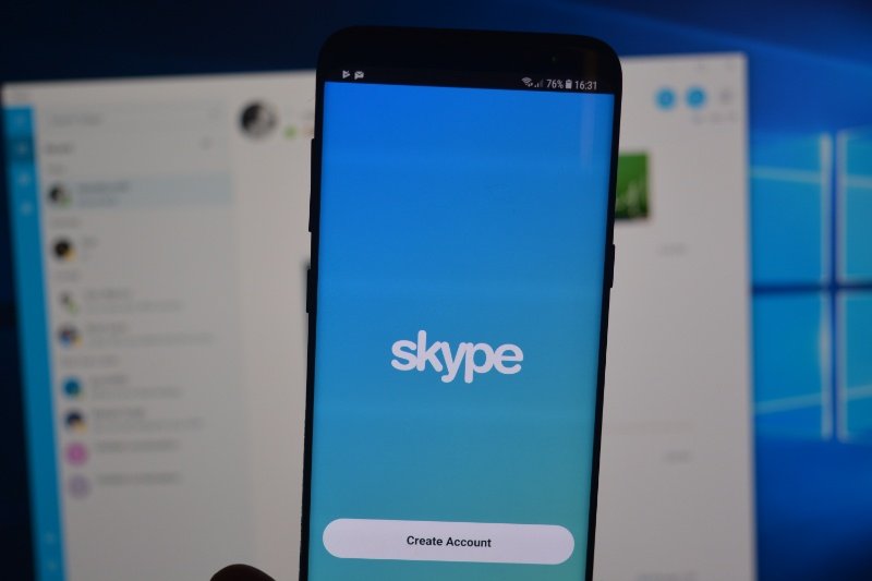 Microsoft добавила тёмную тему оформления в Skype для Android