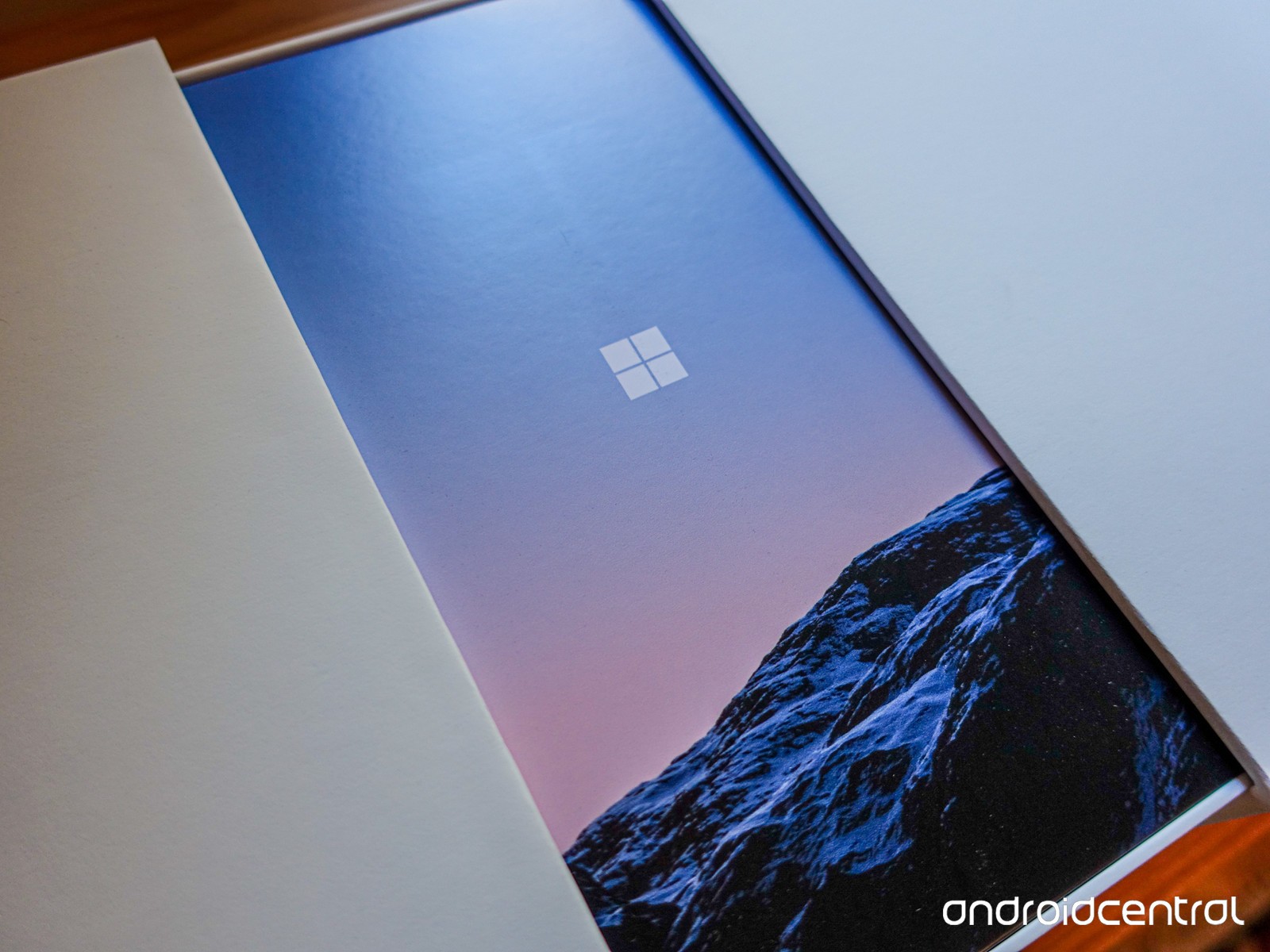 Распаковка Surface Duo: знакомство со складным смартфоном от Microsoft »  Community