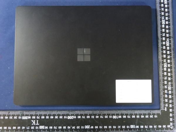 В сеть утекли фотографии Surface Pro 8 и Surface Laptop 4